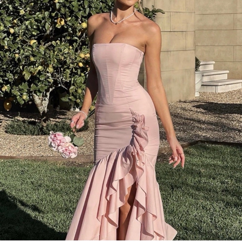 Chic Strapless Blush Dress - Picture 2 of 5